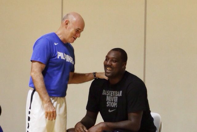 Tab Baldwin talking to Andray Blatche. Photo by Tristan Tamayo/INQUIRER.net 