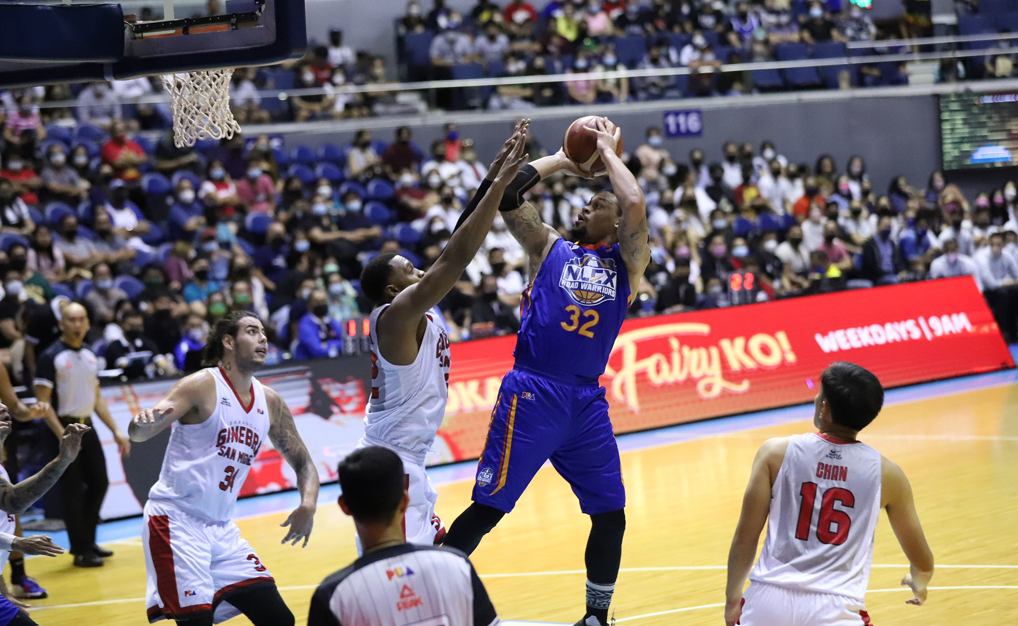 KJ McDaniels shoots over Justin Brownlee.