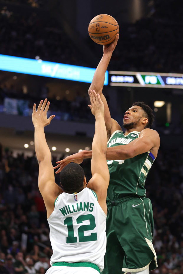 Giannis Antetokounmpo #34 of the 