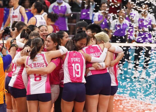 The Cool Smashers let out their emotions after surviving the Flying Titans in a title series for the ages. —AUGUST DELA CRUZ