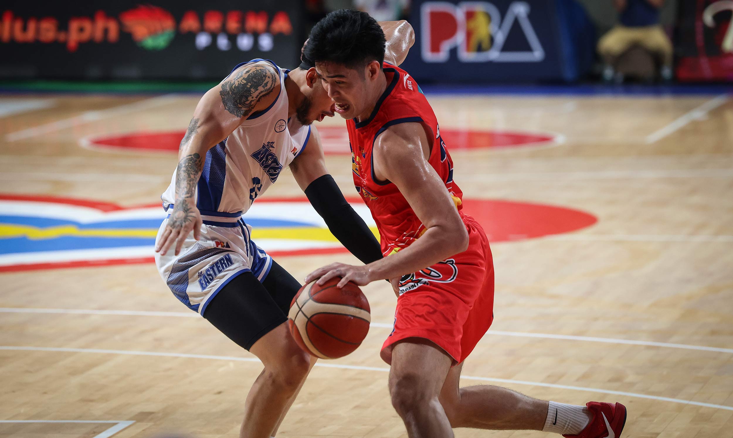 Rain or Shine Elastopainters' Leonard Santillan during a PBA Commissioner's Cup game.