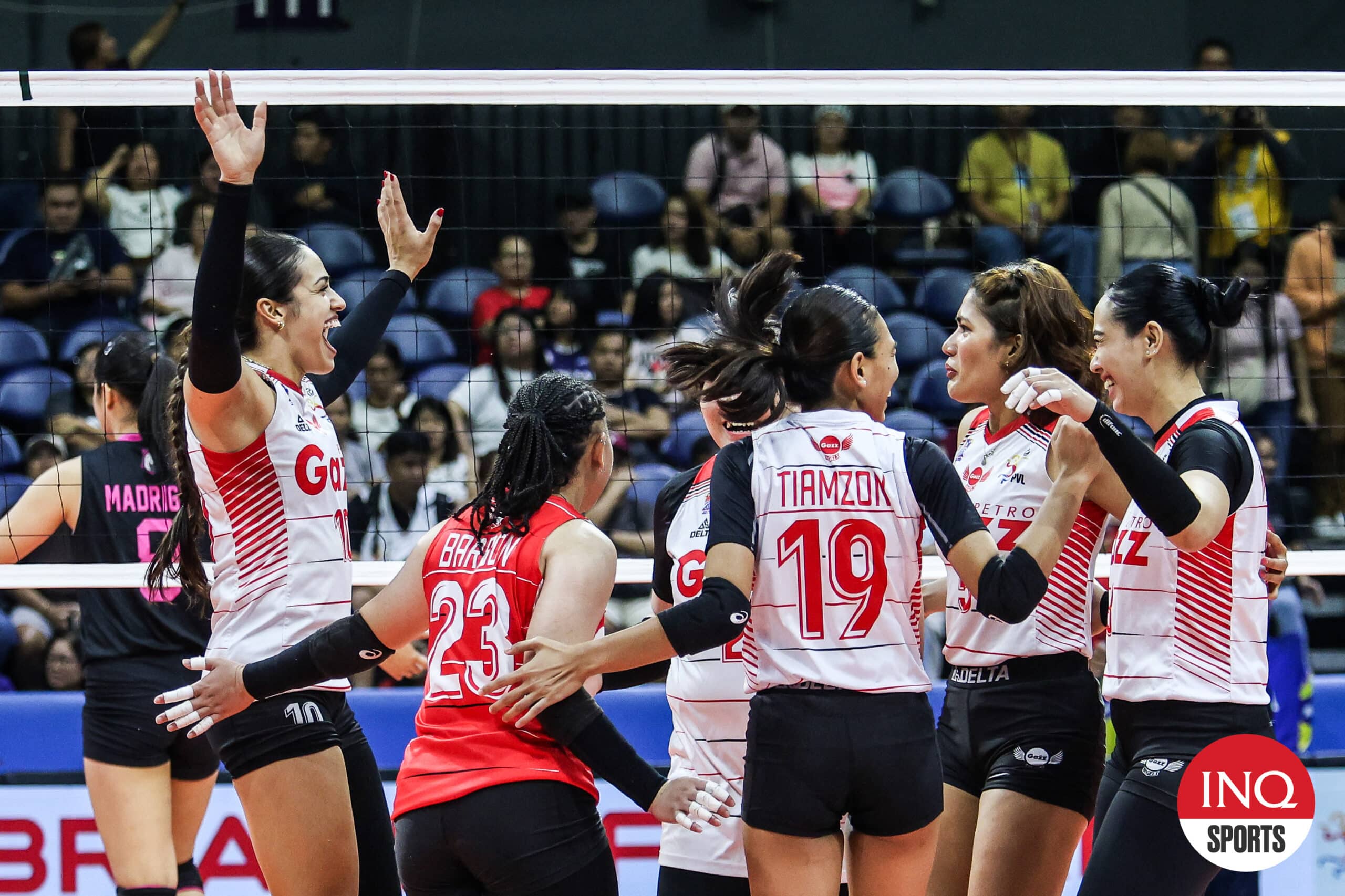 Behind playmaker Saet, Angels forge title showdown vs Cool Smashers