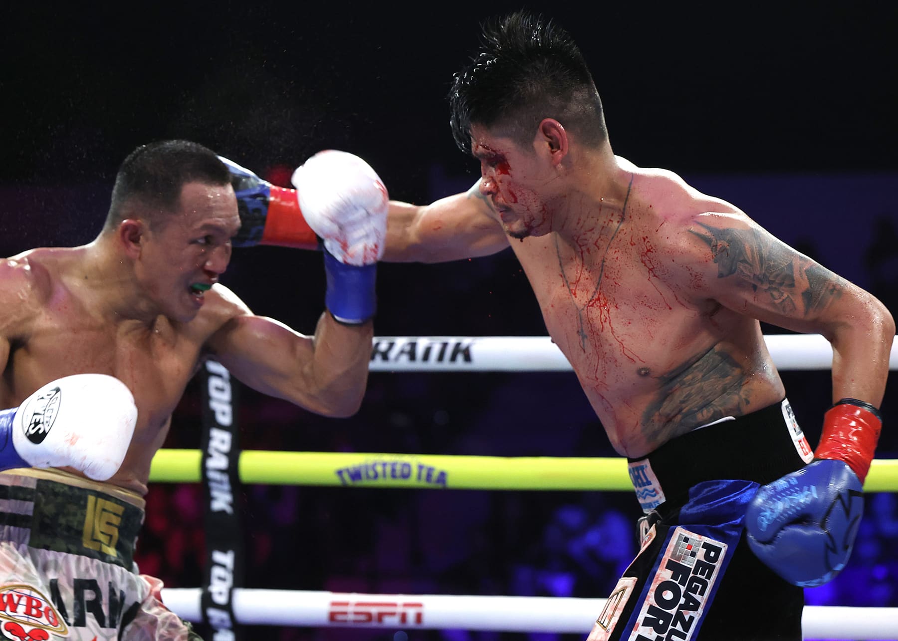 Charly Suarez loses to Emanuel Navarrete WBO super bantamweight boxing