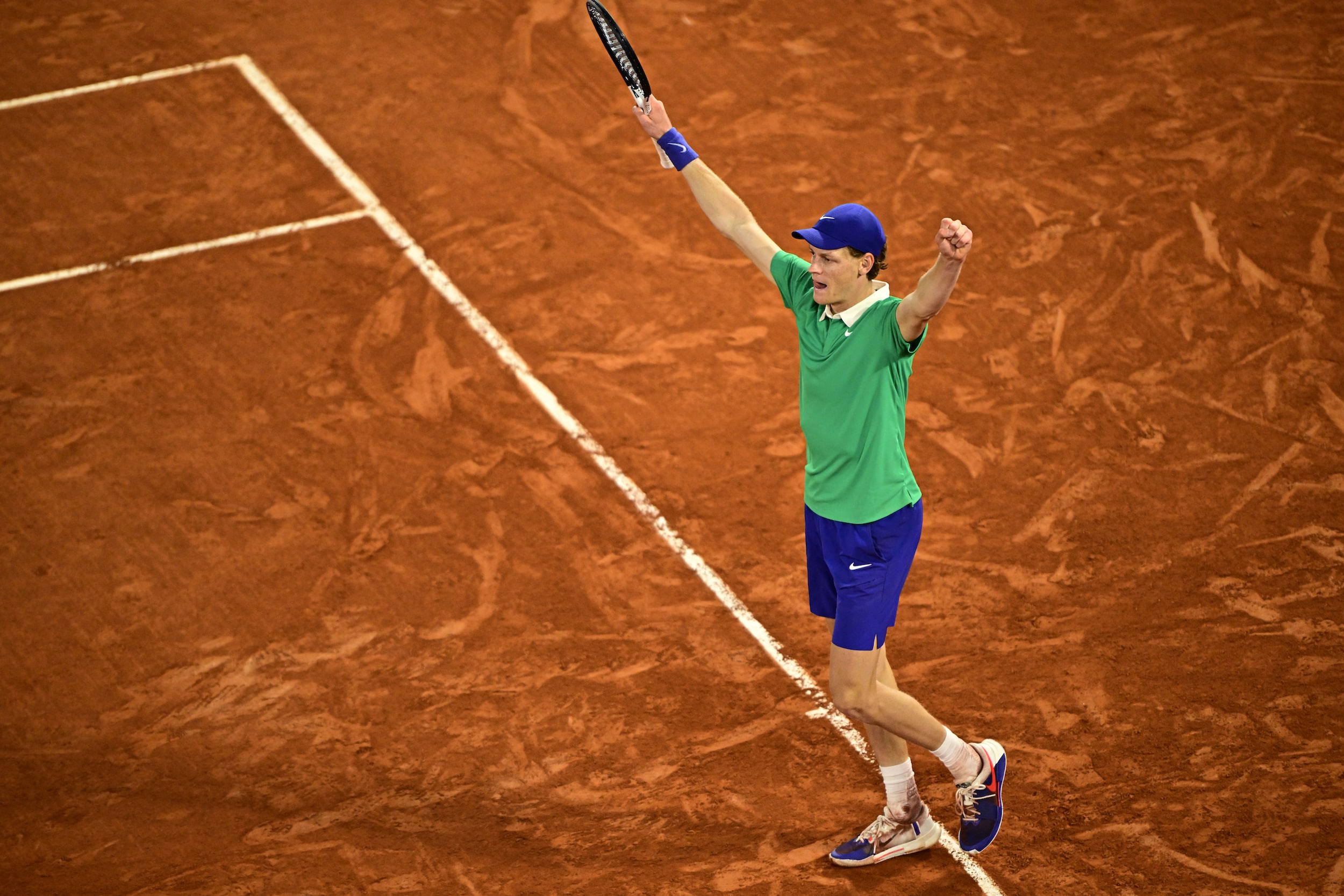 Jannik Sinner beats Novak Djokovic French Open semifinal