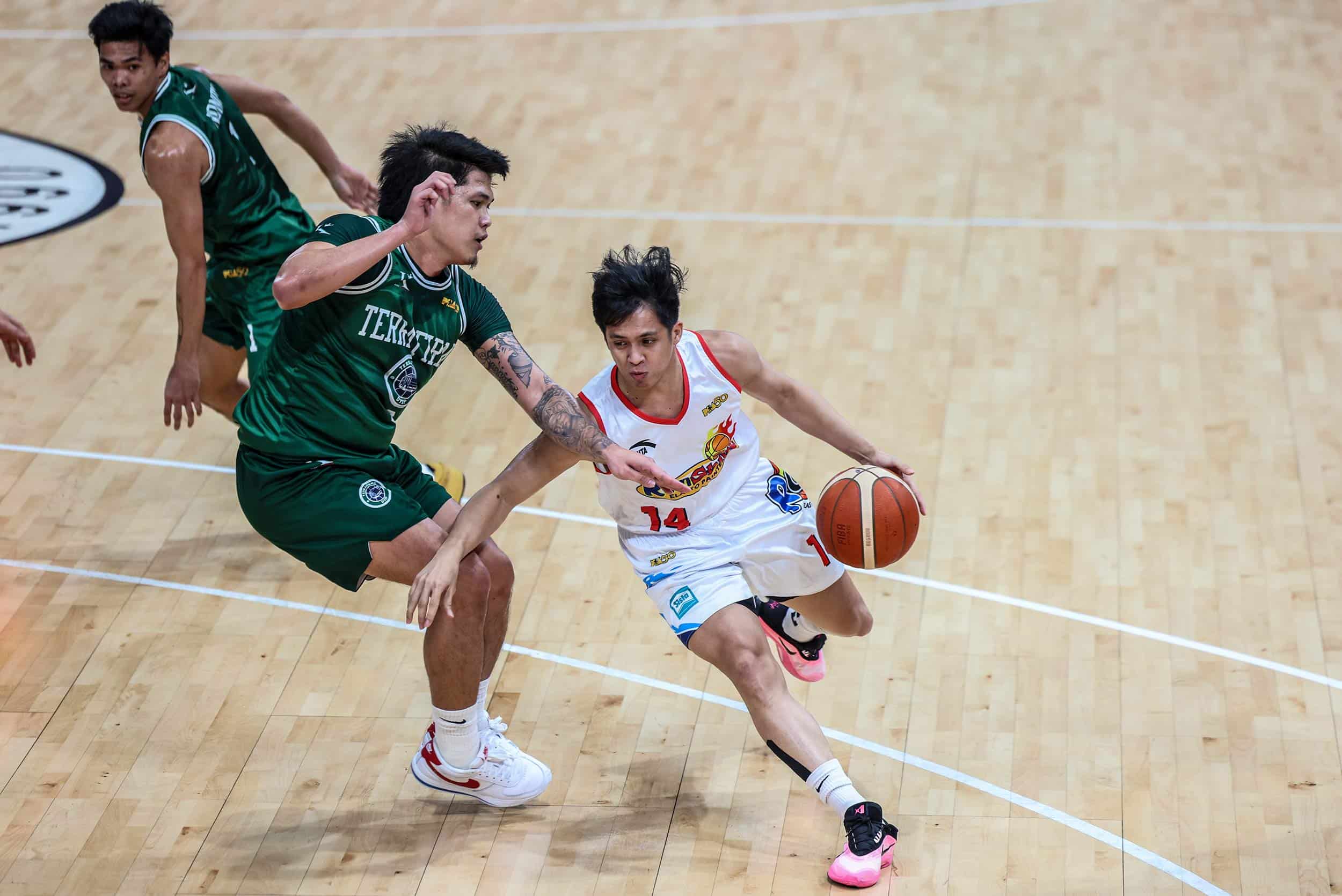 Rain or Shine Elastopainters' Andrei Caracut during a PBA Philippine Cup game against Terrafirma Dyip.