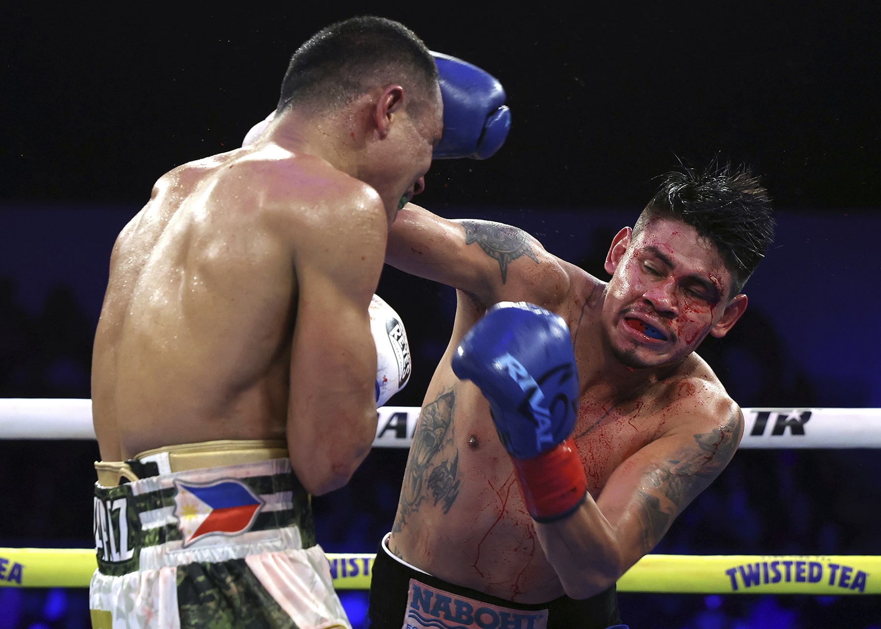 Charly Suarez Emanuel Navarette boxing